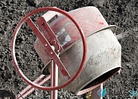 Бетономешалка (бетоносмеситель) для быстрого перемешивания цементно-песчаных смесей, бетонов на строительных объектах.